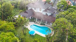 The house offers free wifi and a garden with barbecue facilities. Deva Bali Villa Villen Zur Miete In Kuta Utara Bali Indonesien