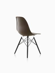 Making it the perfect fit for an office lounge, living room or children's room. Eames Molded Plastic Side Chair Herman Miller