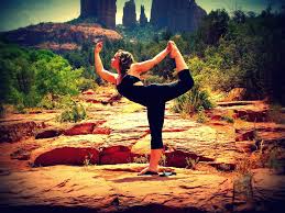 Complete list of asana (yoga poses) from beginner to advanced level with steps and spritual, mental and asana (yoga pose) is a stable and comfortable posture that helps attain mental equilibrium. Yoga Sonnengruss Surya Namaskar Reihenfolge Wirkung Yoga Aktiv Erleben