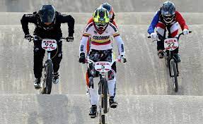 Este miércoles, la atención entre los deportistas colombianos que tuvieron programación en los juegos olímpicos se centró en mariana pajón, quien cumplió con su primera cita en la fase de clasificación de la modalidad de bmx. Mariana Pajon Triumphs In Front Of Home Crowd