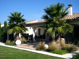 Idee amenagement jardin devant maison moderne parterre buis boule plantes vertes graphiques. Jardin Mediterraneen Photos Et Idees Deco De Jardins Avril 2021 Houzz Fr