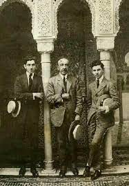 امير الشعراء احمد شوقي في أسبانيا1916 مع ابناءه حسين وعلي egypt history egyptian history ancient egyptian artifacts