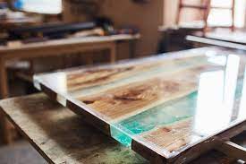 Mit epoxidharz, auch gießharz, kunstharz oder im englischen resin genannt, lassen sich tolle persönliche schätze einfassen und die verwendung von epoxidharz wirkt auf den ersten blick einfach und ist mit vielen werkstoffen möglich, du kannst beispielsweise risse in holz damit füllen. Epoxidharz Holz Versiegeln Kleben Tische Bauen Herold At