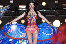 Camel toe song bob and tom show. Kim S Baby Sis Kendall Jenner Flaunts Her Camel Toe At The Vsfs Kardashian Unsealed
