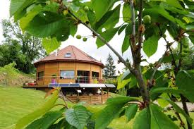 Avec une hauteur plus ou moins élevée, la terrasse sur pilotis est souvent la réponse à un lieu complexe. Construction Bois Le Choix Du Terrain Bois Com