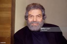 Portrait de l'écrivain français Marek Halter, en novembre 1996,... News  Photo