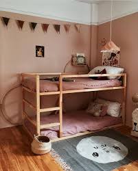 Kinderzimmer Etagenbett Mehrbettzimmer Rosa Holzboden Etagenbett Holzboden Kinderzimmer Mehrb Ikea Kura Bett Etagenbett Kinder Gemeinsame Kinderzimmer