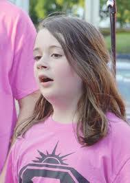 Aline Venturin's Instagram, Twitter & Facebook