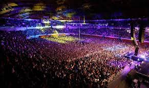 Altice arena'nın şekli büyük bir uçan tablaya veya atnalı yengeç anımsatmaktadır. Eurovision Song Contest 2018 Altice Arena Lisbon Eurovision Song Contest Eurovision Songs Lisbon