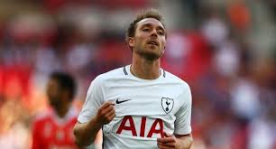 Вместе с группой друзей и своей девушкой. Barselone Nuzhen Eriksen Futbik Futbik Com