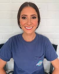 Elizabeth Deans's Instagram, Twitter & Facebook