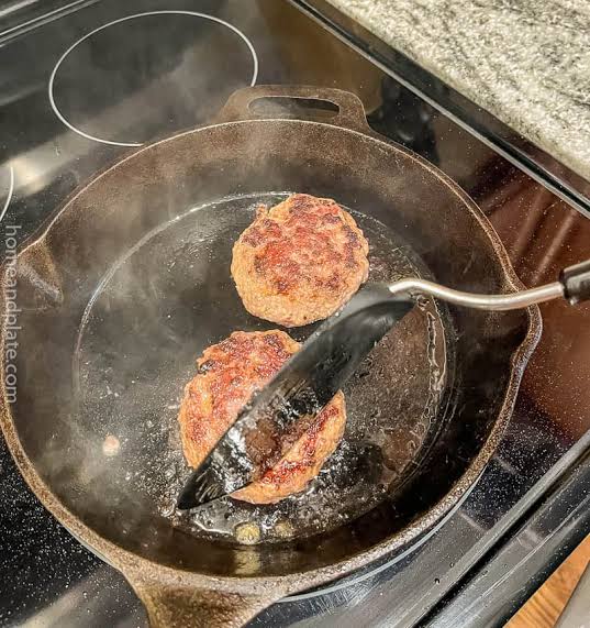 How to Make the Best Juicy Cast Iron Skillet Burgers - Home&Plate