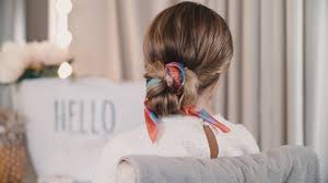 Die besten frisuren für damen und herren alle haarfarben, gesichtstypen und styles galerien und inspiration bei friseur.com! Bandana Frisuren Die Schonsten Sommer Styles Mit Tuch Youtube