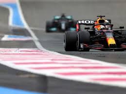 En plaitec.com hemos preparado una lista con las mejores páginas para que puedas ver todas las carreras de formula 1 del mundial de 2021 desde internet para que veas las carreas de coches sin pagar y en directo. I4xr69ztpu0axm