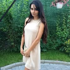 A couple of thousand uk men were polled and 33.1% of them revealed they found brunettes more attractive than blondes. Attraction Interpersonal Is It True That Men Prefer Women With Long Hair To Women With Short Hair Quora