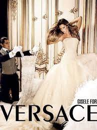 Ich wünsche dir und deiner wundervollen familie das beste und glück, so schrieb es designerin donatella versace ihrer in diesen tagen wohl prominentesten kundin, angelina jolie. Versace Hochzeitskleid Extravagant Schone Kleider Modestil