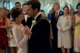 Denn obwohl der erste film weltweit 570 millionen dollar einspielte und sich die geschichte aus der sicht greys daher finanziell in jedem fall lohnen würde, wird aktuell erst einmal ein regisseur für den zweiten teil gesucht. Fifty Shades 3 Kritik Befreite Lust Oder Gestauter Frust