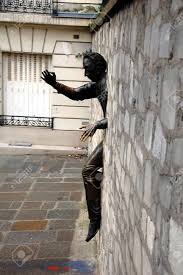 Touché dans sa fierté, dutilleul décide d'utiliser son don pour terroriser son chef. Jean Marais Sculpture Le Passe Muraille Man Who Walked Through Stock Photo Picture And Royalty Free Image Image 57458125