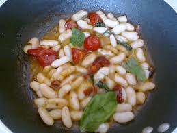 Una volta in ammollo i fagioli cannellini hanno un tempo di cottura di 45 minuti. La Ricetta Cult Pasta E Fagioli Cannellini Dente Di Morto Di Acerra Il Presidio Slow Food In Versione Estiva Luciano Pignataro Wine Blog