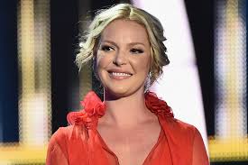 The star of the new flick the ugly truth knows how to work her gorgeous mane on the red carpet. Katherine Heigl Debuts New Brunette Hair Photo