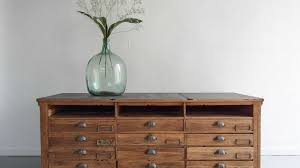 Poncer Et Restaurer Un Meuble Ancien Comment Renover Un Meuble Mobilier De Salon Retaper Un Meuble