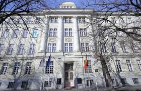 Pregătirea viitorilor studenţi la facultatea de inginerie mecanică şi mecatronică este bazată în principal pe orientarea către activitatea legată de procesele industriale de. Concurs De Admitere In CondiÈ›ii Speciale La Universitatea De MedicinÄƒ Din TimiÈ™oara Reguli Stricte Impuse Din Cauza Covid 19