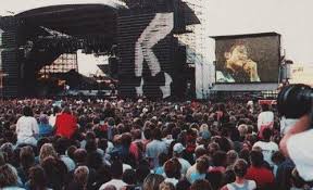 In his bad tour concert, you will find him wearing a grey satin jacket with arm belt that looks amazing to wear. Michael Jackson S Concert Bad Tour From Fans Perspective Michaeljackson