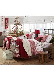 If you are a minimalist fan and the interiors are done in this style, keep it for christmas too decorating with black and white. 12 Ideas To Redecorate Your Children S Room For Christmas