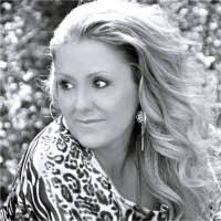 Tracy Upton's Instagram, Twitter & Facebook