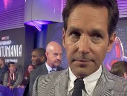 Matt Shakman director de FF confirmó que esta escena era un homenaje la  portada de Alex Ross que usaron para el evento bold hunt, definitivamente  no cocinó