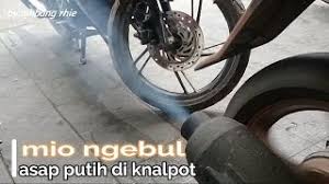 Asap putih yang keluar dari knalpot motor itu bisa disebabkan oleh banyak hal. Penyebab Motor Matic Ngebul Asap Putih Youtube