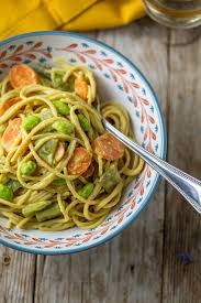Spaghetti Integrali Con Hummus Al Curry Carote E Taccole Ricette Ricette Estive Ricette Vegetariane