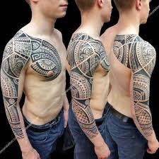 Patutiki, l'art du tatouage des îles marquises, c'est l'état des lieux de l'art du tatouage marquisien, patutiki est aussi une véritable enquête au cœur de la culture marquisienne. Tatouage Marquisien Pour Plus De Mysteres