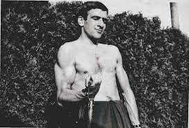 Werner kieser (född 18 oktober 1940 i zürich , laglig bosatt i lenzburg ) är en schweizisk entreprenör och grundare av en franchisekedja med över 150 fitnessstudior , främst i schweiz. Der Mensch Wachst Am Widerstand Higgs