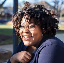 singer Sabrina carpenter brings out Earth Wind and Fire during her  lalapalooza set!!!