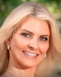 Melanie Adkins's Instagram, Twitter & Facebook