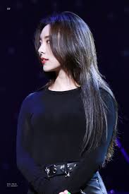 Lead vocalist, lead dancer group ; Wheein Mamamoo
