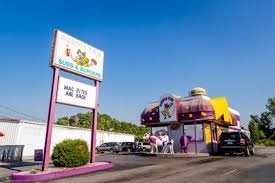 The Purple Cow In Rural Tennessee Is One Of The State S True Drive Thru Icons In 2020 Purple Cow Cow Purple