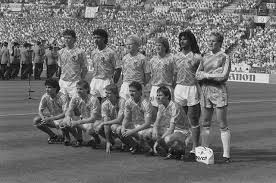 Voor de beste voorbereiding op uw reis. File Ek Voetbal In West Duitsland Nederland Tegen Ierland 1 Van Basten Rijkaard R Bestanddeelnr 934 2697 Jpg Wikimedia Commons