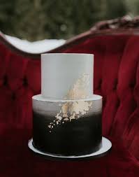 Black And White Ombre Cake These Are The Edgy And Stunning Black Wedding Cakes We Would Love To See At Your Blanc Wed In 2020 Modern Wedding Cake Black And White Wedding Cake White Wedding Cakes