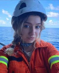 Jeanette Hamilton's Instagram, Twitter & Facebook