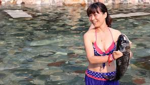 Pertama produk flora dan fauna ikan, kedua alat jasa domestics darat, laut dan udara. Keseruan Para Gadis Berbikini Berlomba Menangkap Ikan Foto Tempo Co