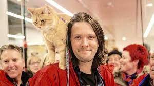 love this pic from last week s big london walk tbif street cat bob cats cats and kittens