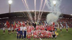 Manfred binz (eintracht frankfurt) andreas brehme (inter mailand) guido buchwald (vfb stuttgart) thomas doll (lazio rom) stefan effenberg (bayern münchen) michael frontzeck (vfb stuttgart) thomas häßler (as rom) thomas. Vor 25 Jahren Danemark Holt Em Titel Dfb Deutscher Fussball Bund E V