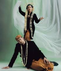 Zaman dulu, busana adat sunda kelas menengah. 7 Pakaian Adat Jawa Barat Dari Kebaya Sunda Hingga Kebaya Pengantin Kumparan Com