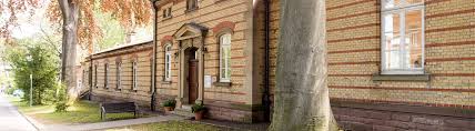 Was der unterschied ist, wann man zum psychiater gehen sollte und wie viel ein psychotherapeutenstunde kostet. Psychiatrische Tagesklinik