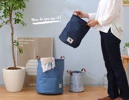 楽天市場 送料無料 円柱型 ファブリックバスケット mサイズ 高さ33cm 内部はっ水 折りたたみok 取っ手付き デニム風 収納雑貨 おもちゃ箱 衣類収納 深型 キッチンストッカー ランドリーバスケット 小物収納 持ち運び 布製 ゴミ箱 ラウンド型 インテリア小物 おしゃれ