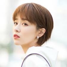 Short hair never goes out of style! Korean Short Hairstyle For Round Face Nasi