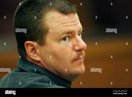 Daniel Porter looks around during a recess of his kidnapping trial at the  Jackson County Courthouse in Independence, Mo., Wednesday, Feb. 8, 2006.  Porter, 42, is charged with two counts each of