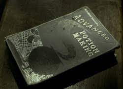 Para debilitar al enemigo, el joven mago cuenta con la ayuda de un viejo libro de pociones perteneciente a. Copia De Severus Snape De Elaboracion De Pociones Avanzadas Harry Potter Wiki Fandom